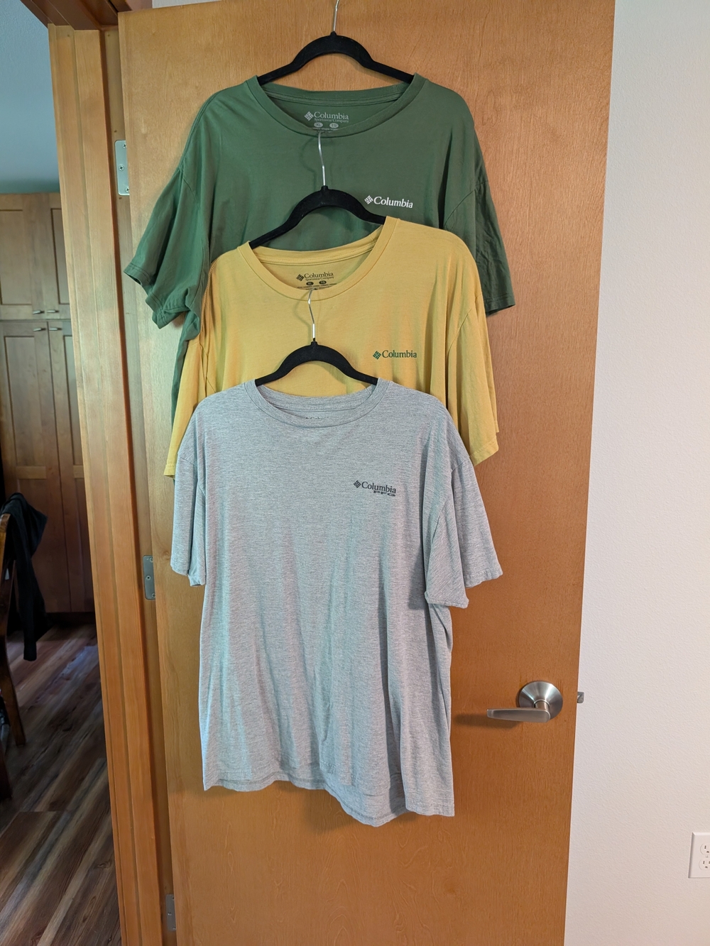 Columbia Short-Sleeve Crew T-Shirts in Lot Of 3 In Olive, Mustard, Gray XL